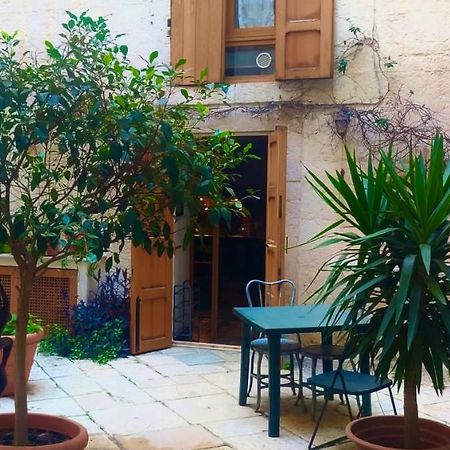 Traditional Apartment In Old City Bari Bagian luar foto