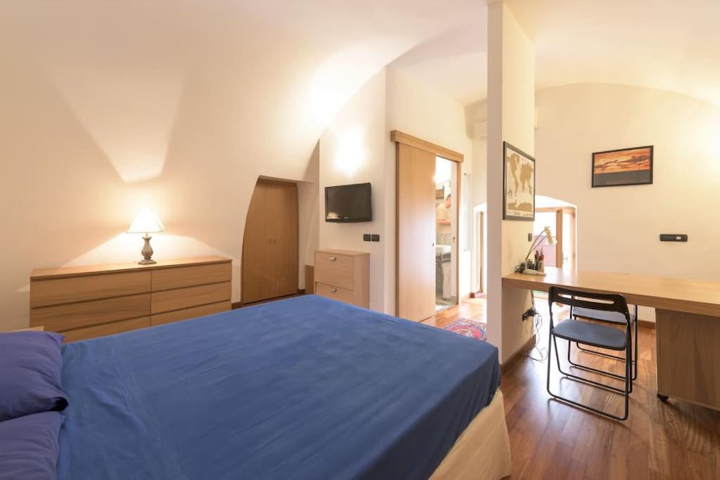 Traditional Apartment In Old City Bari Bagian luar foto