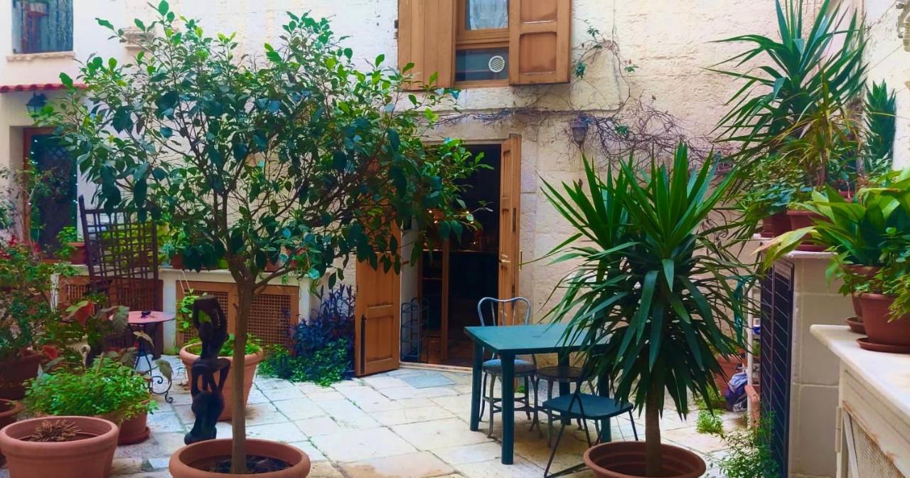 Traditional Apartment In Old City Bari Bagian luar foto