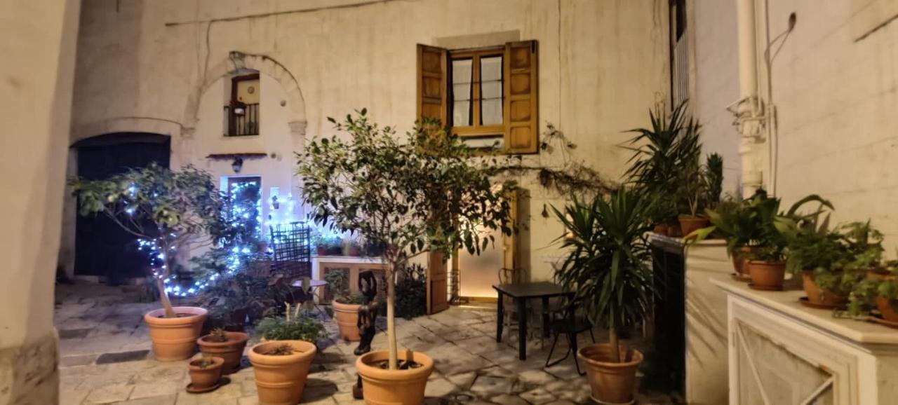 Traditional Apartment In Old City Bari Bagian luar foto